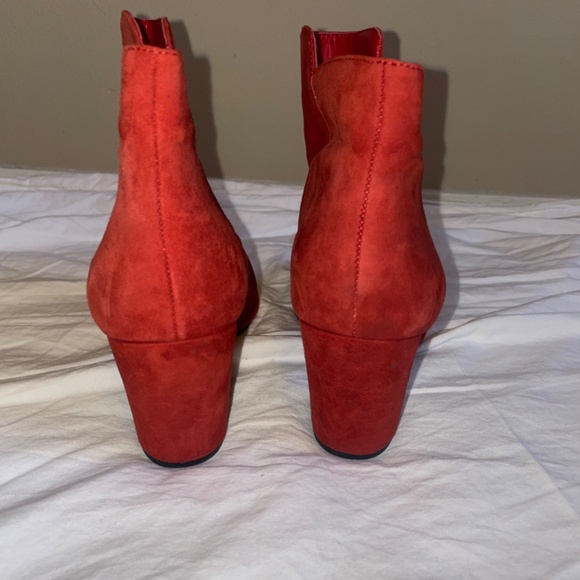 1.STATE Preete Block Heel Booties size 9 / 40 suede red-orange rust - FLAWS - Picture 2 of 10
